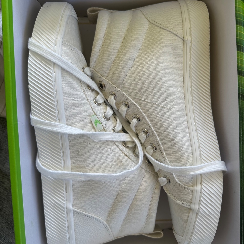Brand new Cariuma Off-White High Top Canvas Sneaker
